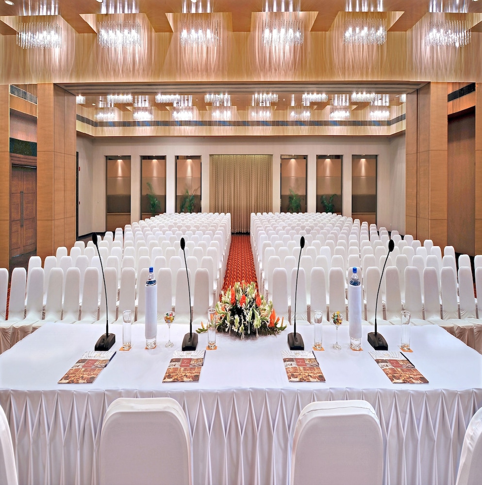 HOMETEL CHANDIGARH 39/45