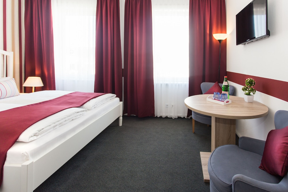 Hotel Condor 10/41