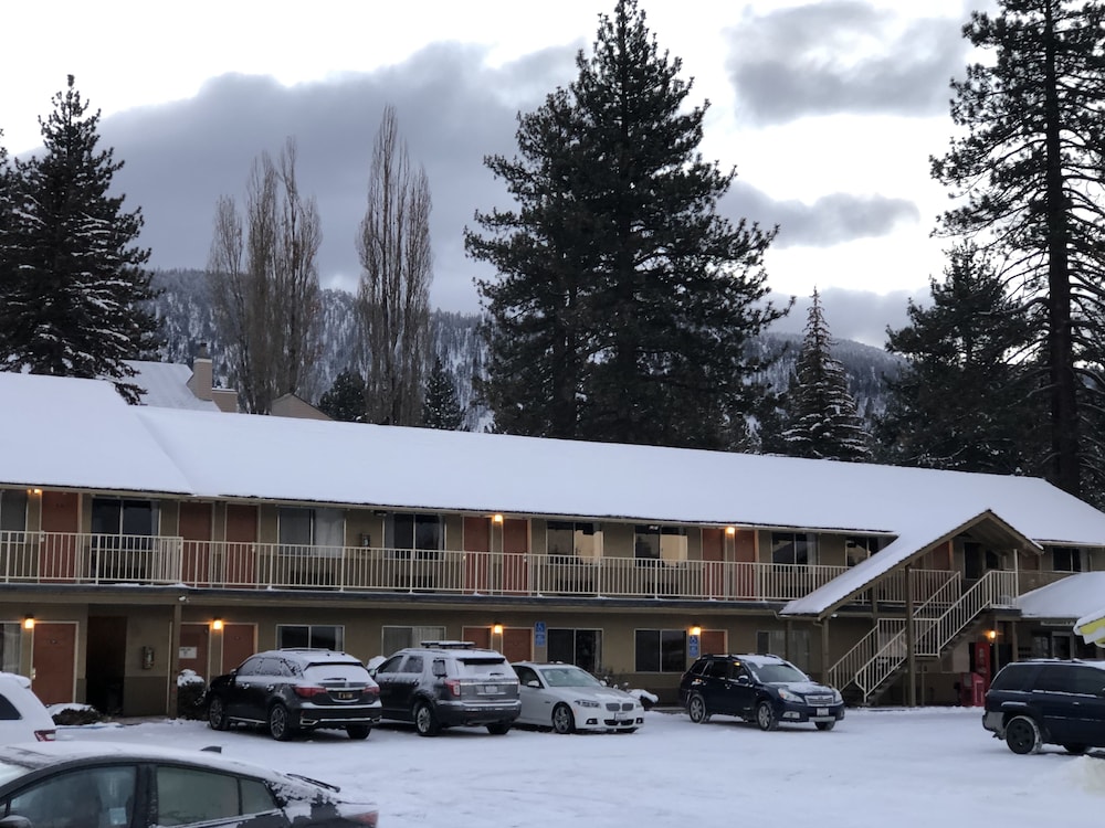 Hotel Elevation 3/45