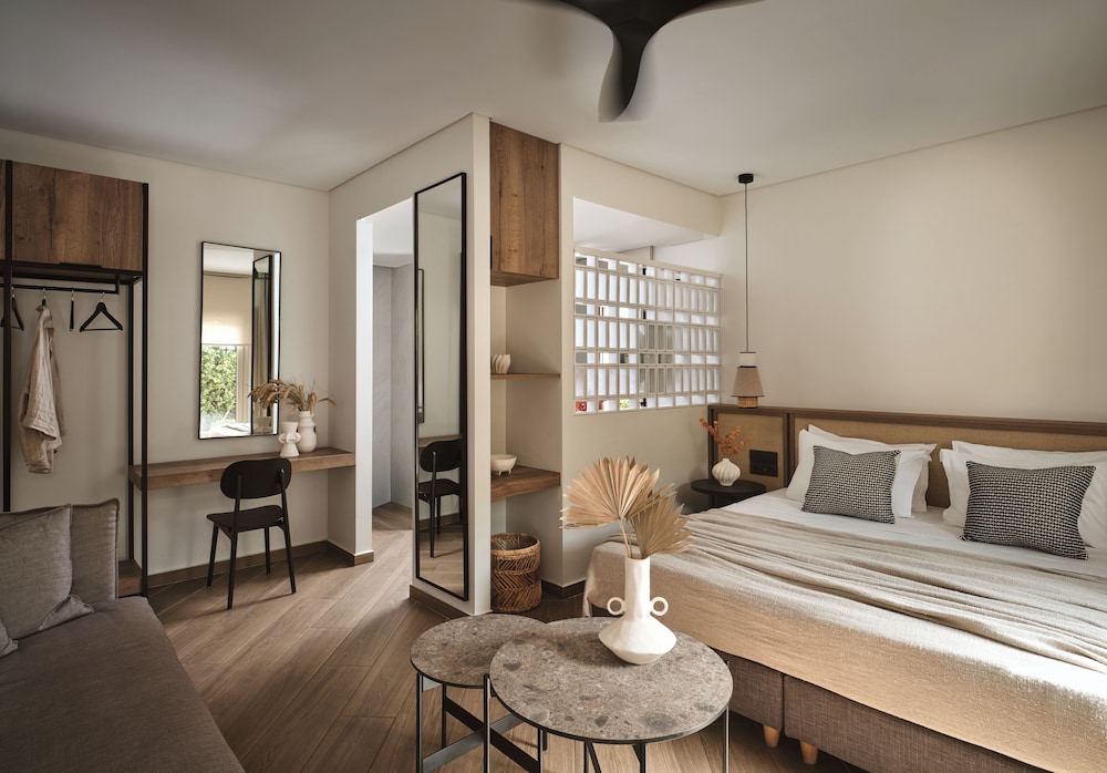 DELUXE, SUITE, KING BED