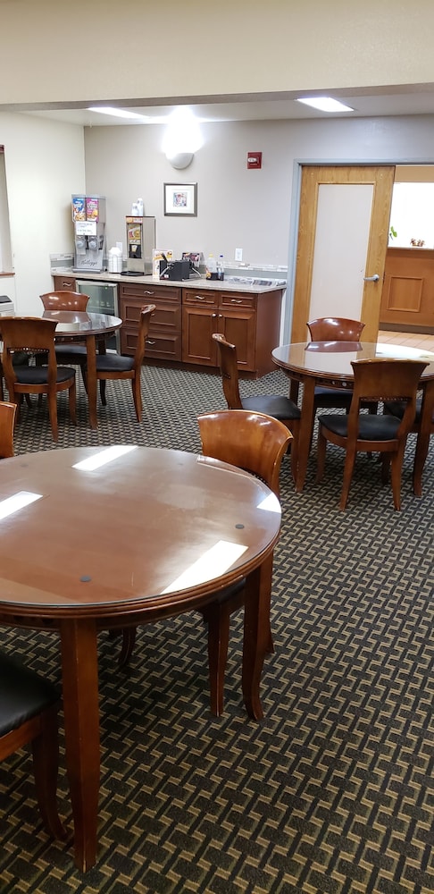 Super 8 by Wyndham Windsor 24/29