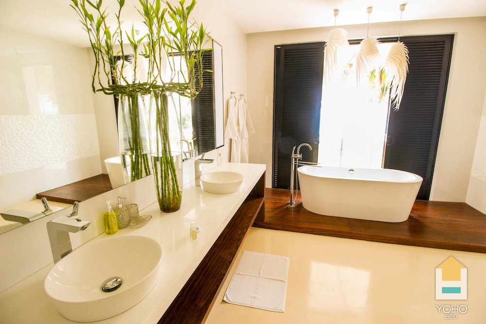 Green Turtle Villa 48/50