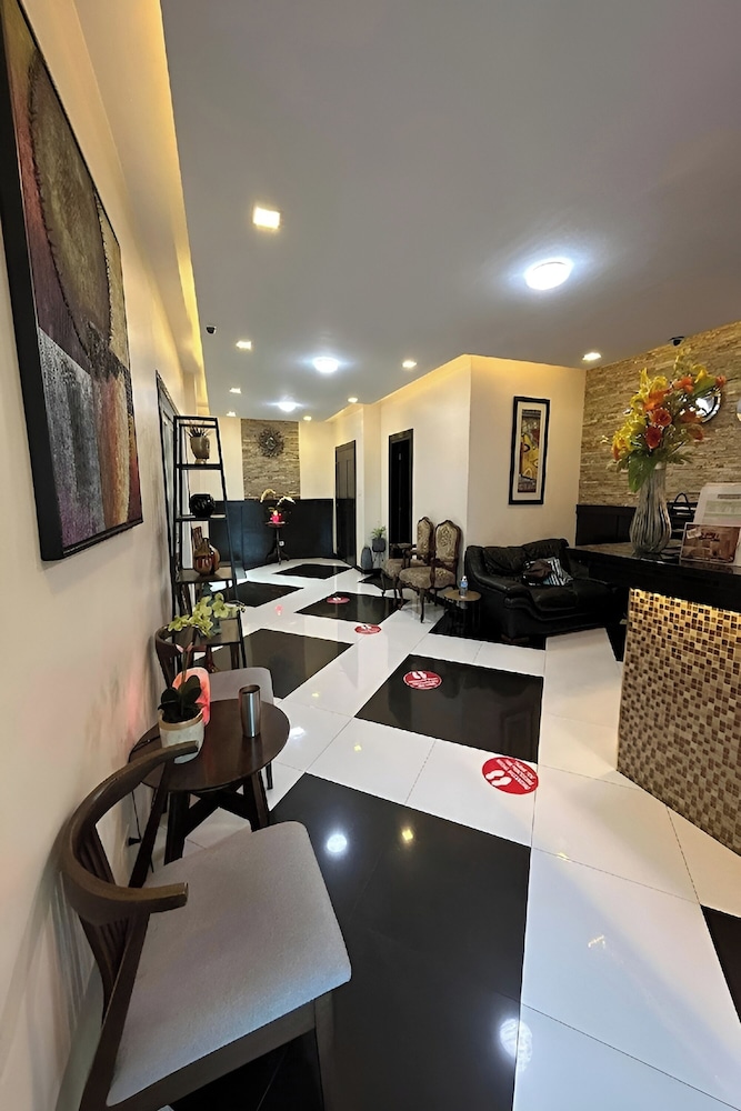 Jo Carter's Hotel & Suites 54/60