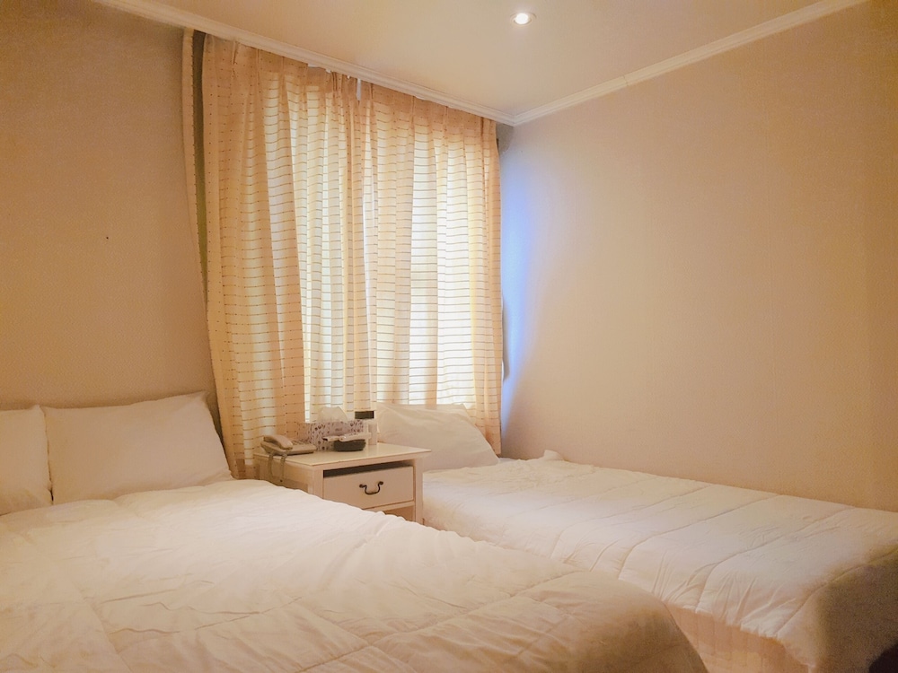Good Inn Hotel 13/35