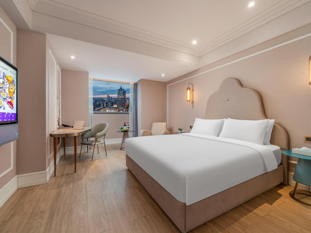 SUPERIOR, KING BED