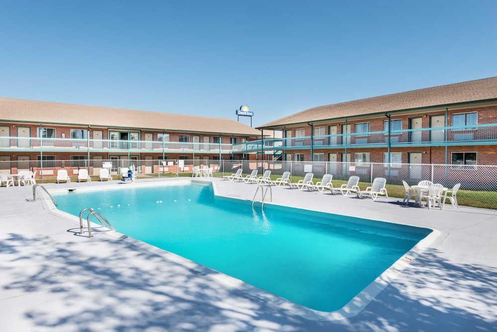 Days Inn By Wyndham Hays 3/43