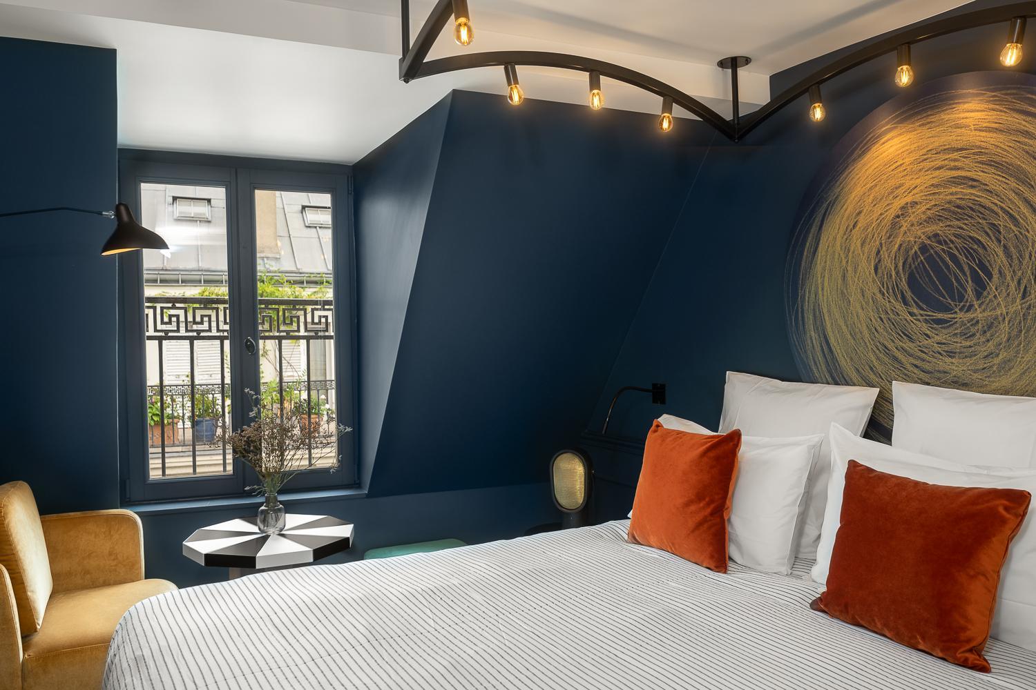 DELUXE, DOUBLE BED