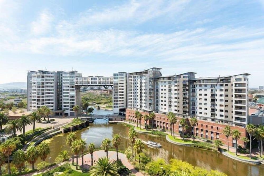 Century City Boutique Apartments 1/50