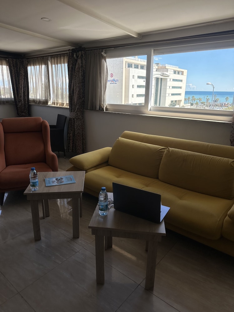 Beyond Otel 19/32