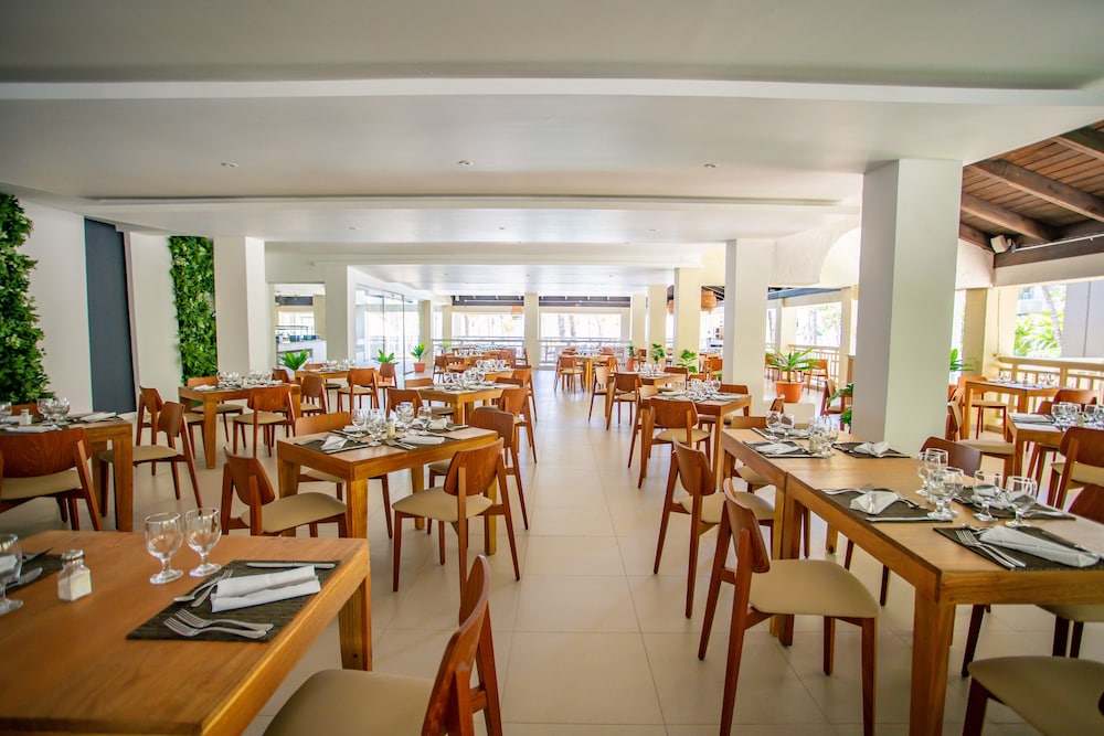 Coral Costa Caribe Beach Resort - All Inclusive 85/101