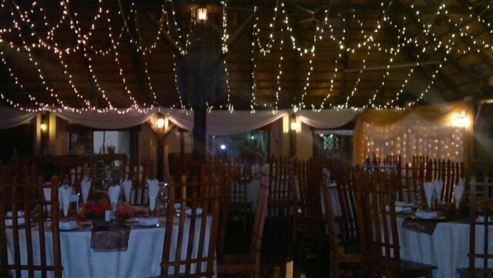 Woodpecker Inn 35/43