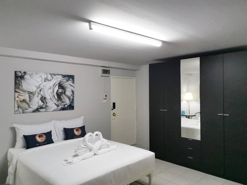 RoomQuest Ratchada AI Serviced Residence 7/35