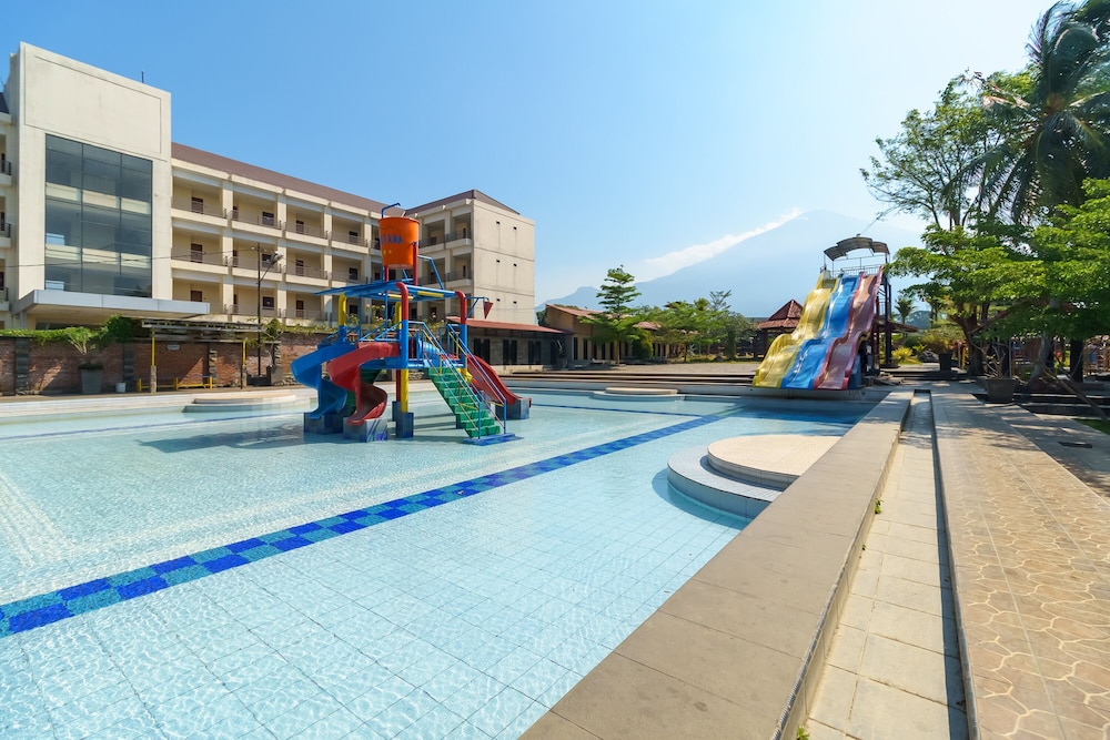 RedDoorz Resort Premium @ Sangkan Hurip Kuningan 41/49