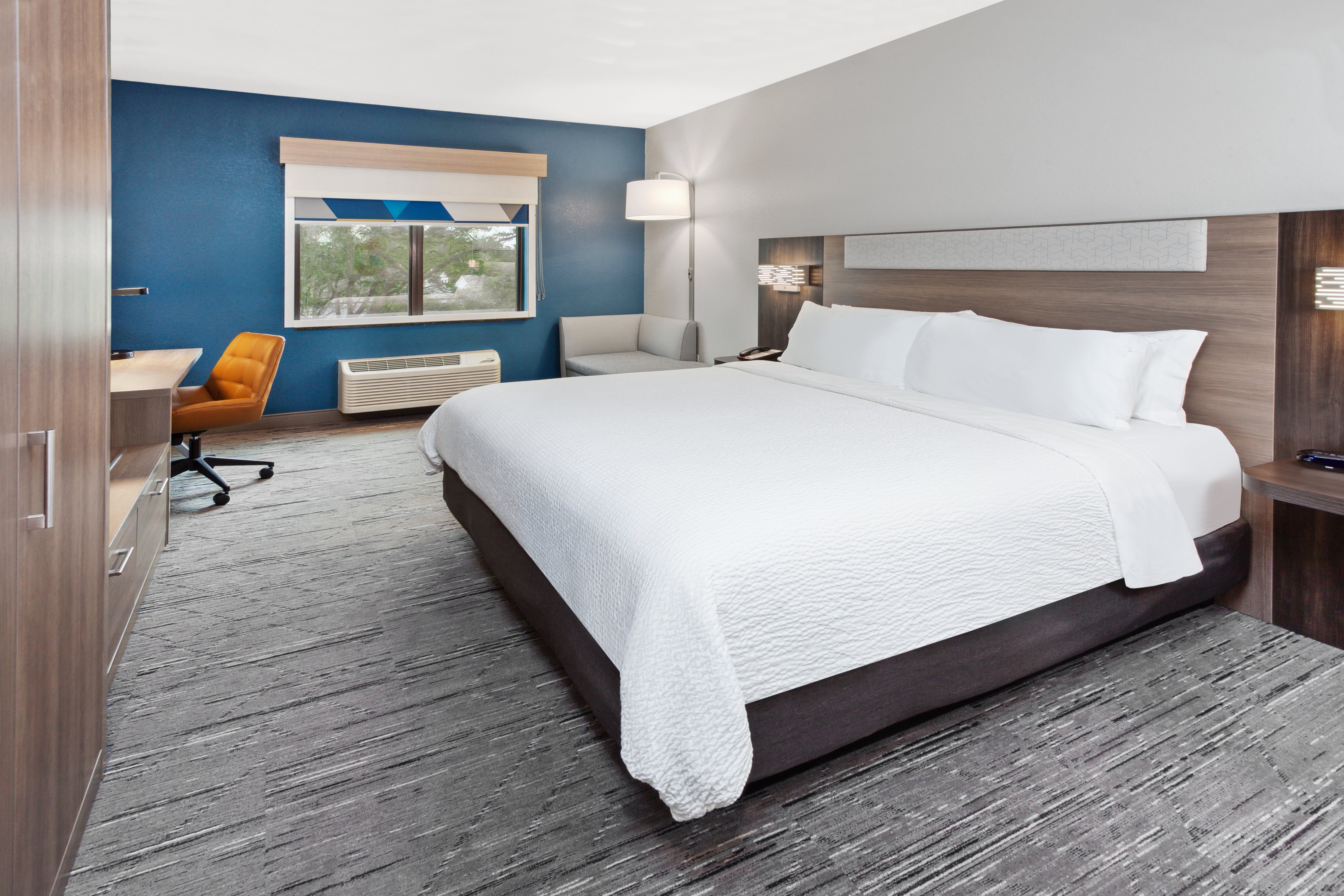 Holiday Inn Express Cleveland Airport Brookpark 20/50