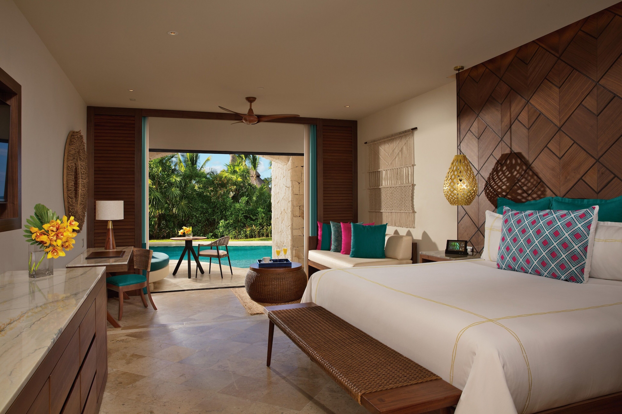 Swim Out, Junior Suite, King Bed, Tropical View