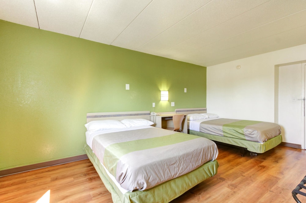 Motel6 Portland, ME 24/66