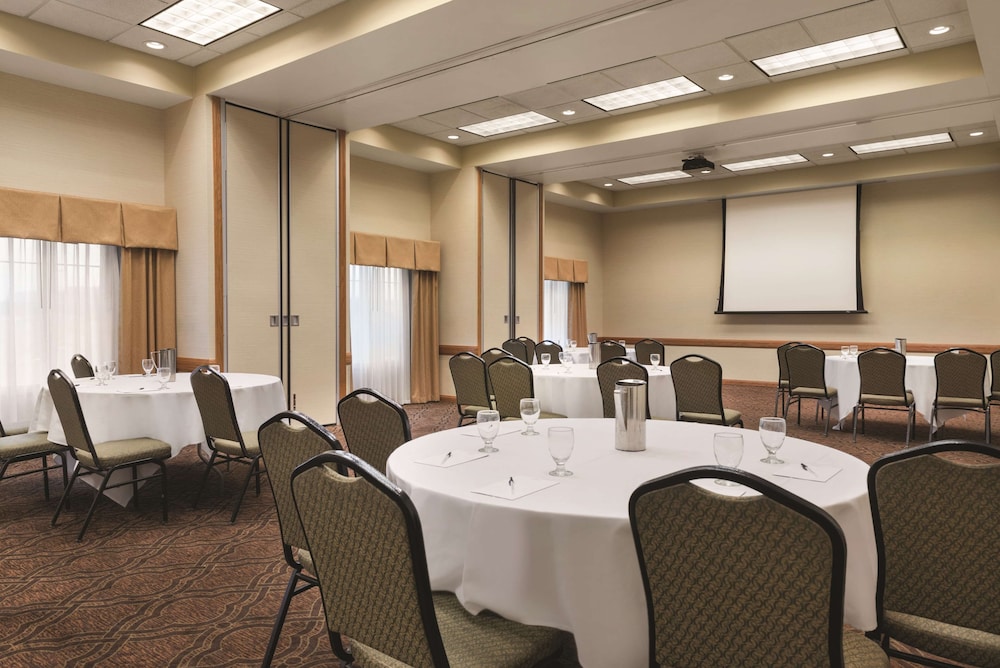 Country Inn & Suites By Radisson Mankato Hotel And Conference Center 35/38
