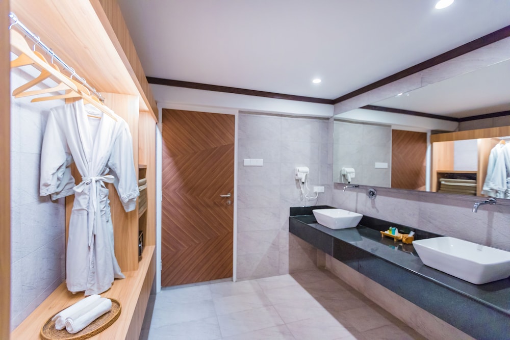 Lot 33 Boutique Hotel 49/50