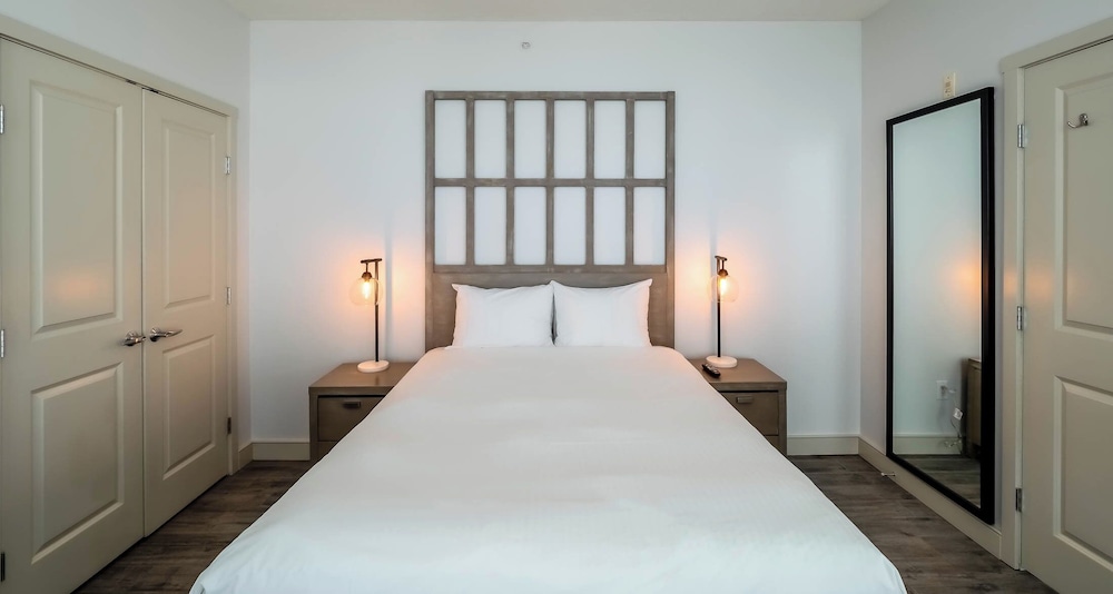 1 BEDROOM, PREMIUM, SUITE
