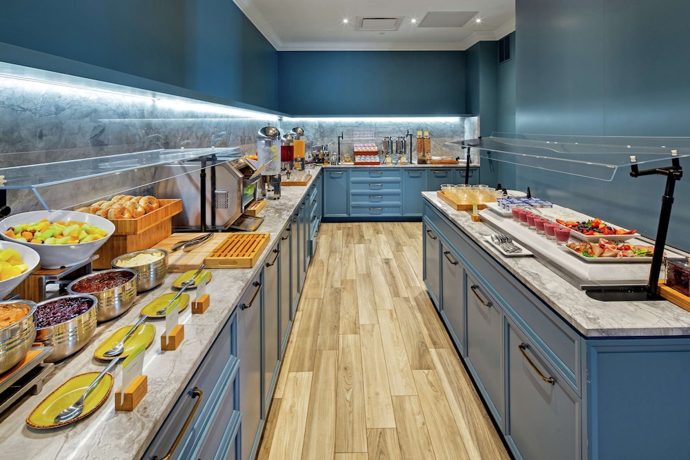 Doubletree by Hilton Toronto Airport 33/47