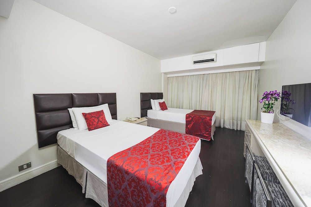 DELUXE, TWIN BEDS