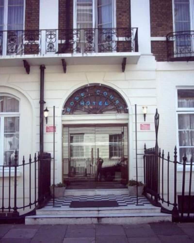 ROSE COURT HOTEL 5/49