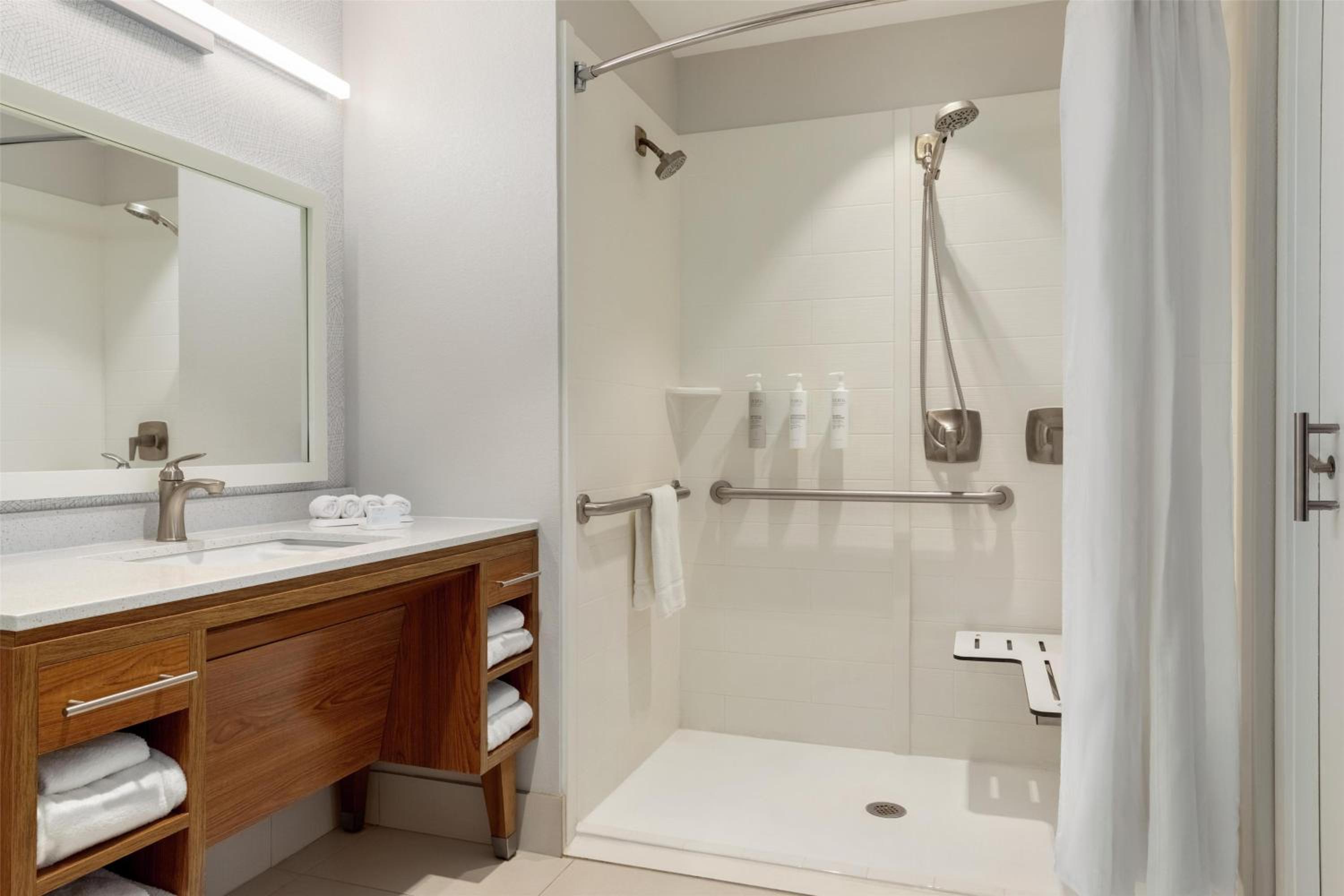 جناح بسرير كينج مع أريكة لذوي الإعاقة، Home2 Suites By Hilton Houston Energy Corridor 5/5