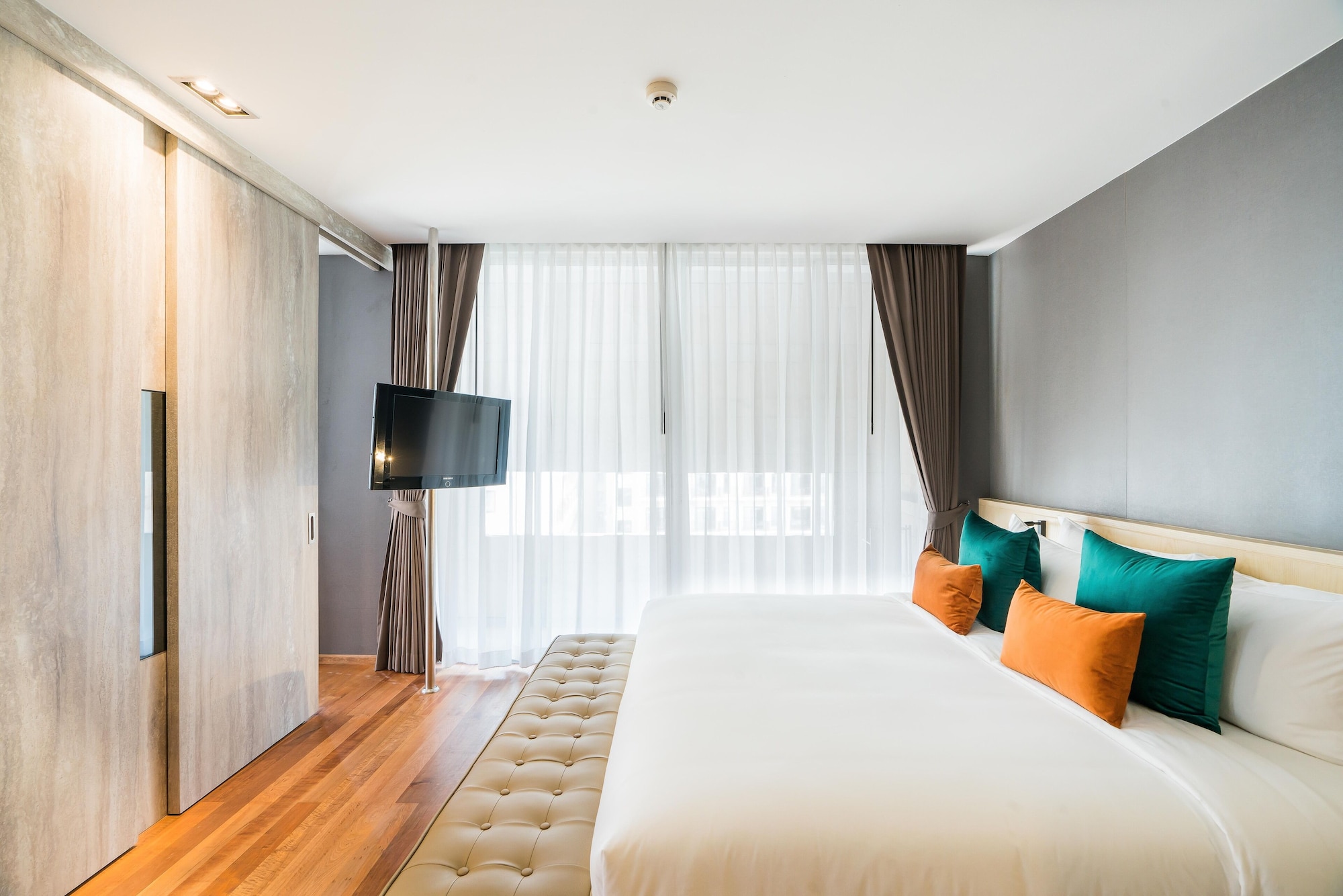 2 BEDROOMS, SUITE, WITH VIEW