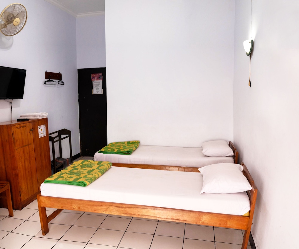 Hotel Wisata by ZUZU 17/50
