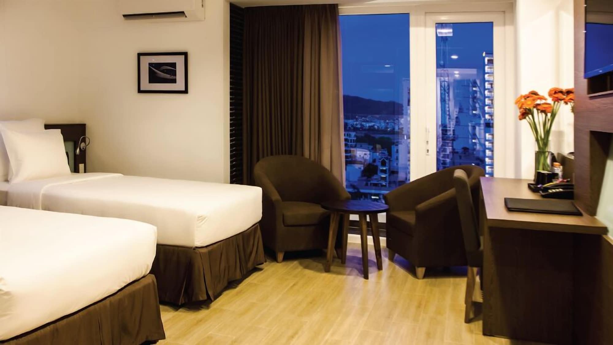 EXECUTIVE, TRIPLE, CITY VIEW, BALCONY