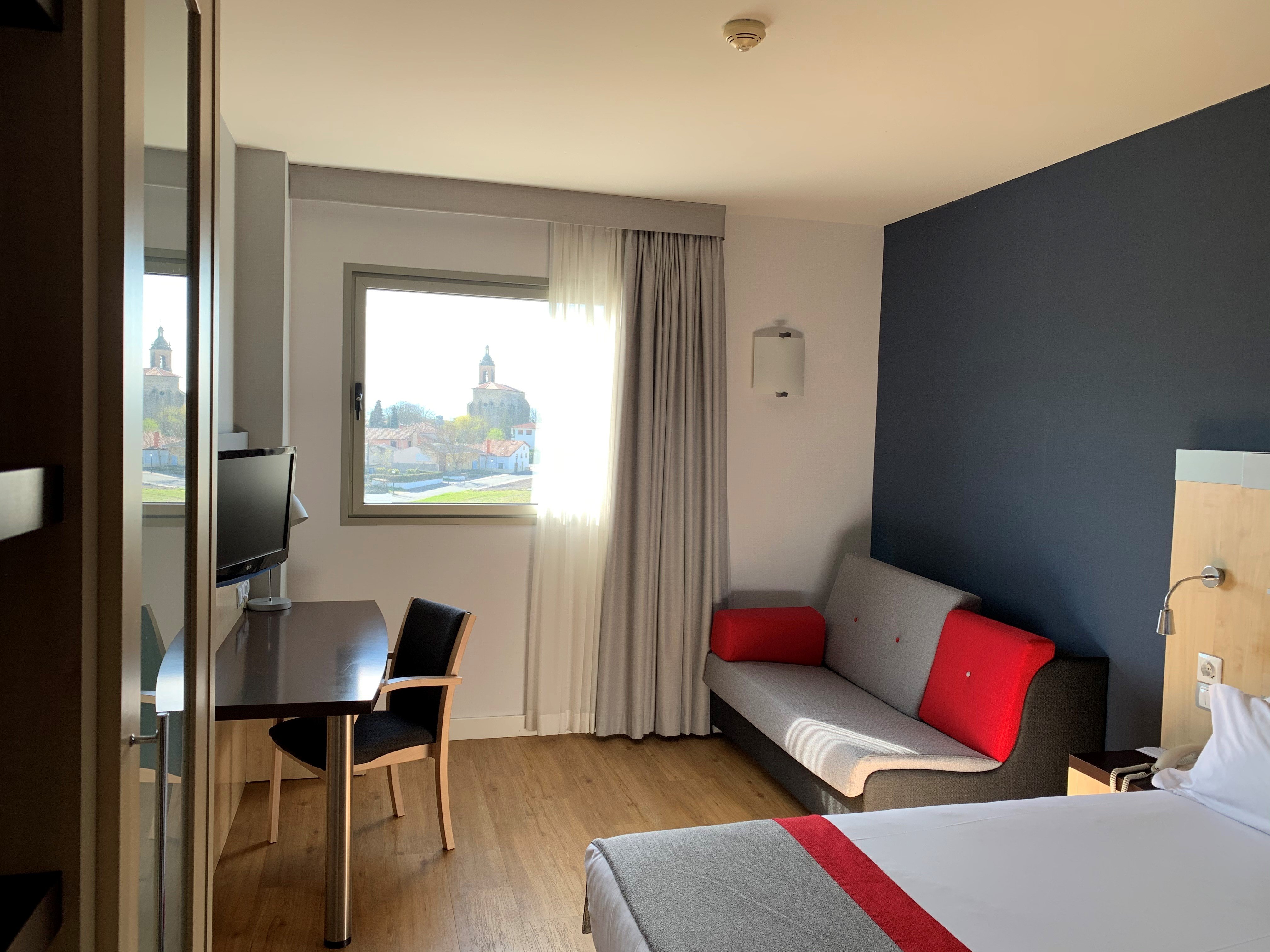 HOLIDAY INN EXPRESS VITORIA 12/43