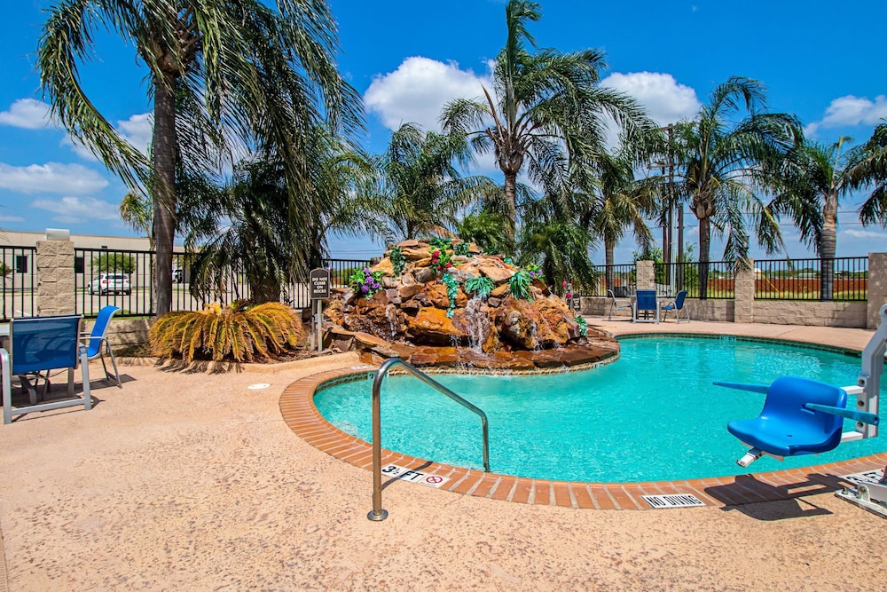 Quality Inn & Suites Robstown TX 17/23