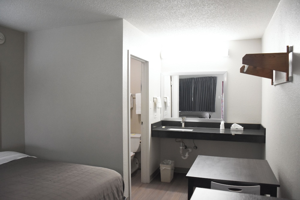 Bridgeview Inn 26/26