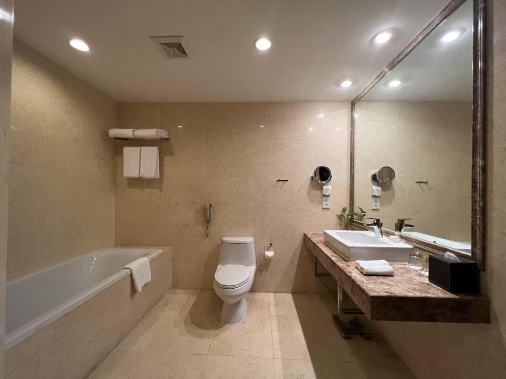 Howard Johnson by Wyndham Paragon Hotel Beijing