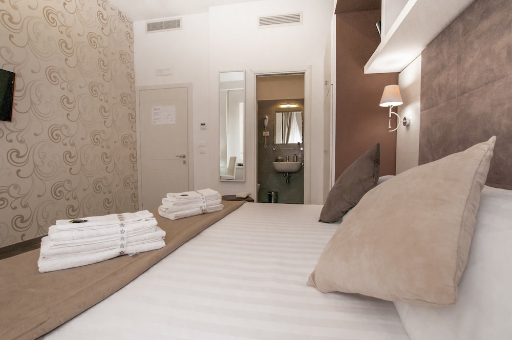 Elenoire Rooms & Suite 20/48