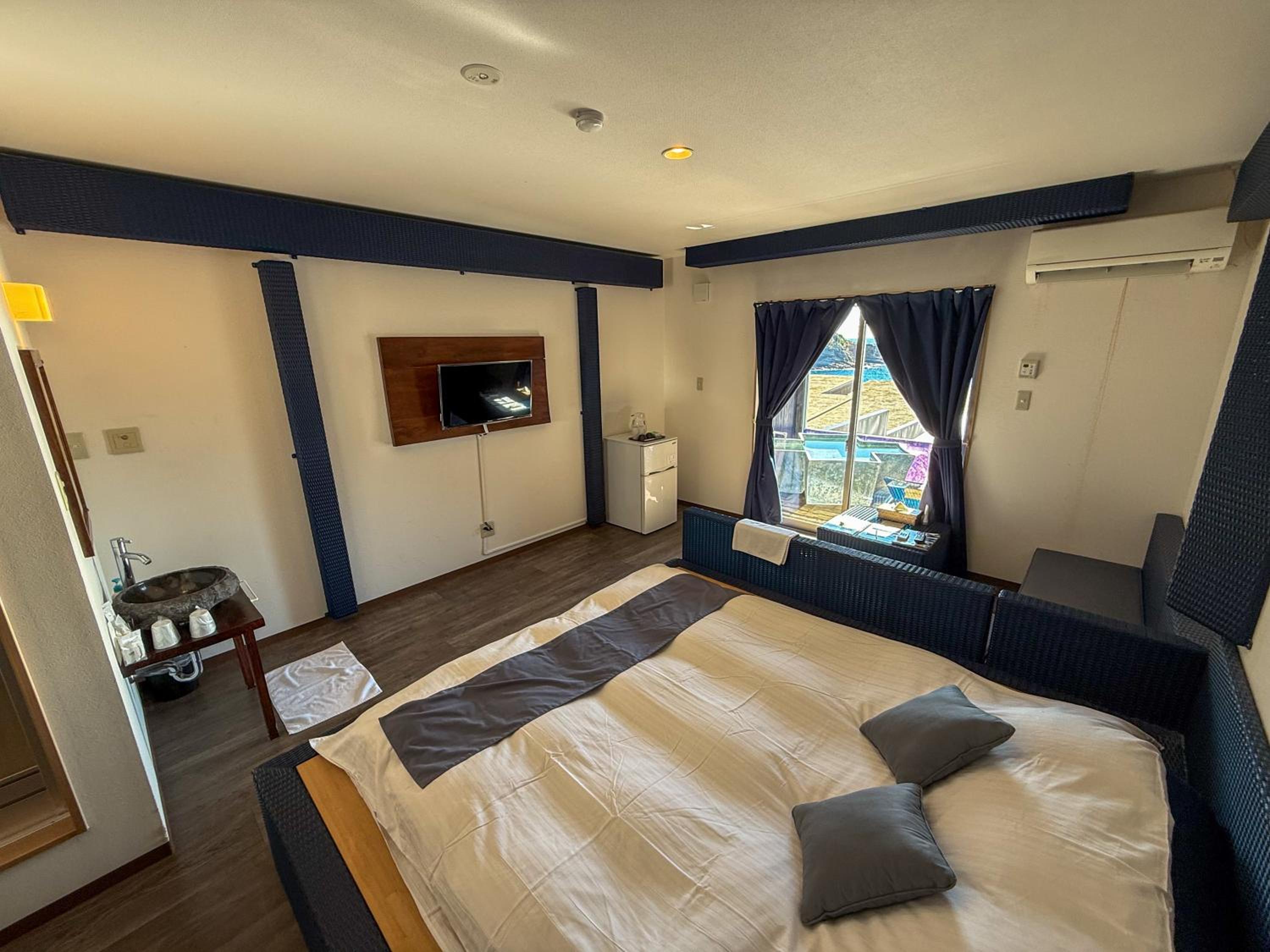 Room, Side Sea View