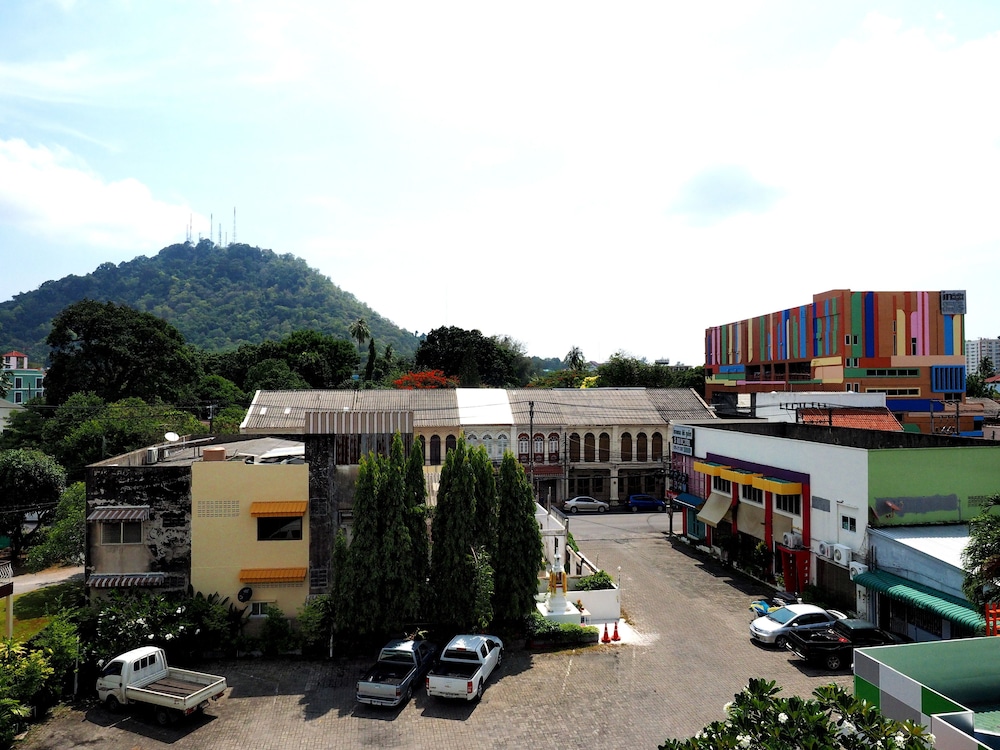Siri Hotel Phuket 40/45