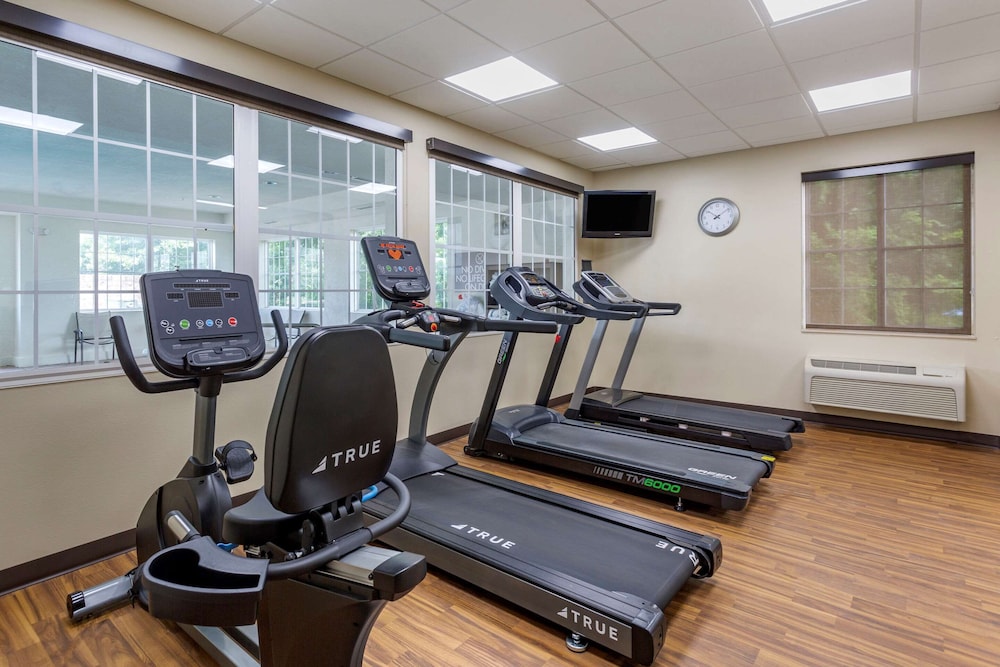 Comfort Suites Clarksville near Governors Square Mall 18/38