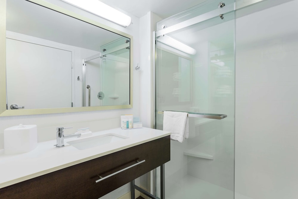 Hampton Inn Manassas 13/51