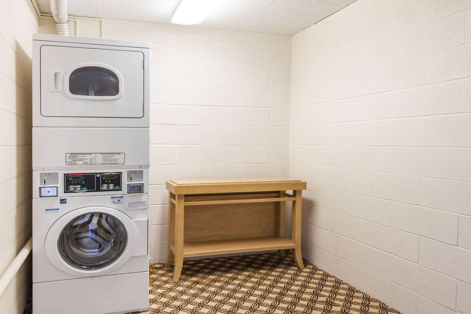 Days Inn by Wyndham Syracuse 4/10
