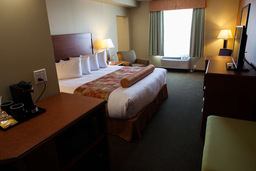 Best Western Plus Service Inn and Suites 16/56