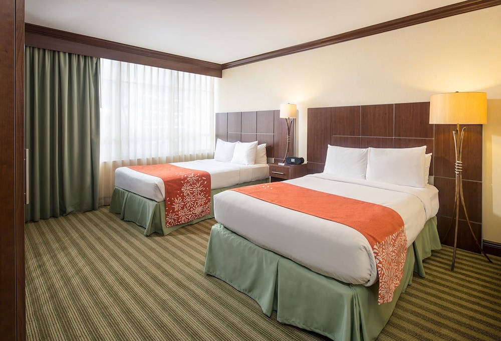 The Sunny Miami Sunny Isles Beach, Curio Collection by Hilton 10/34