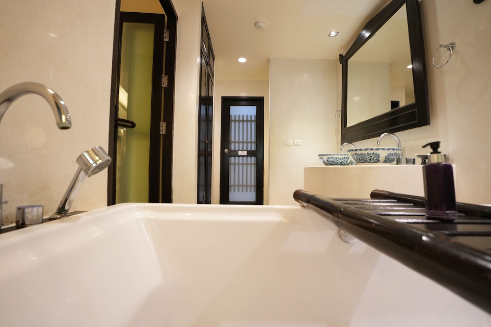 Dara Samui Beach Resort - Adults Only 70/72