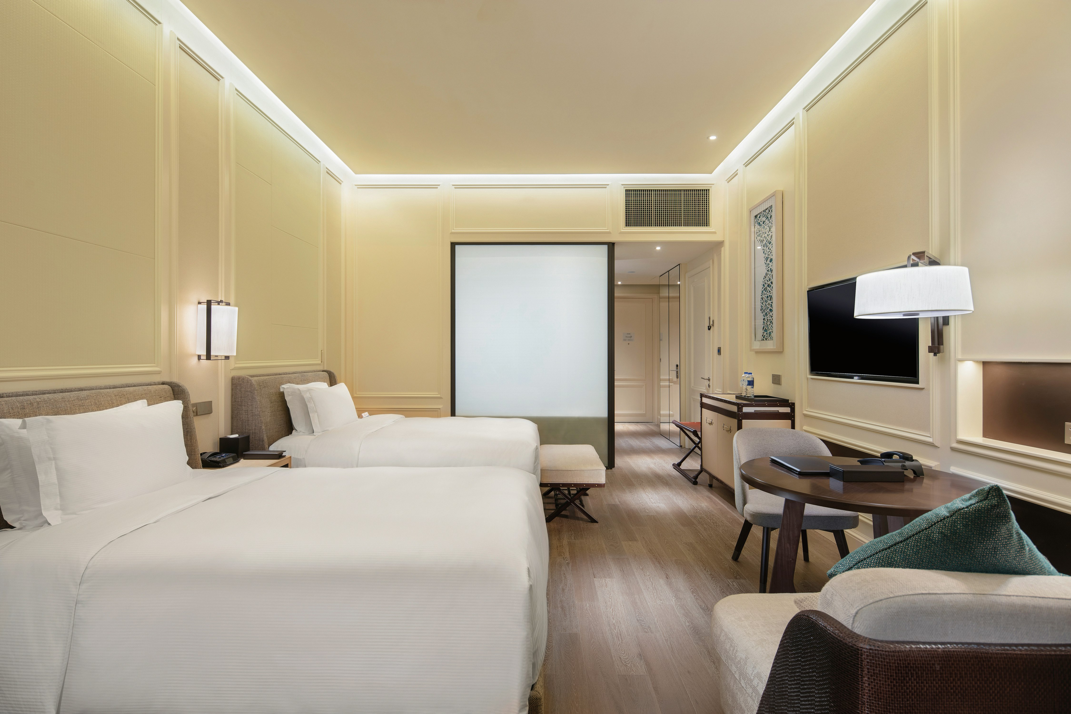 DELUXE, TWIN BEDS, BALCONY