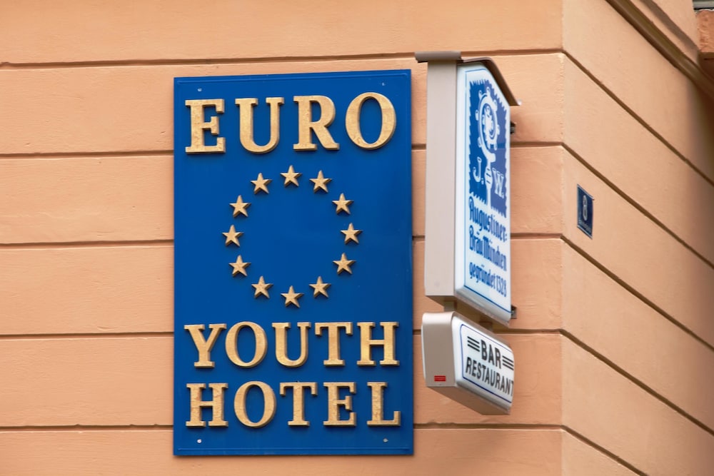 Euro Youth Hotel & Krone 32/66
