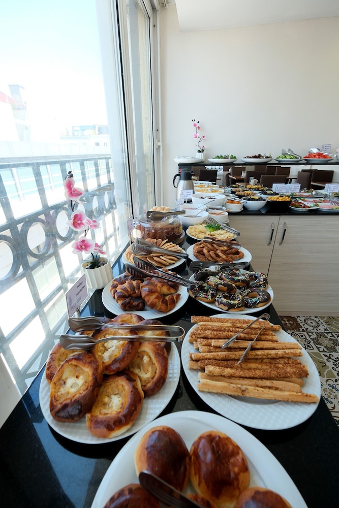 Pera Arya Hotel 56/71