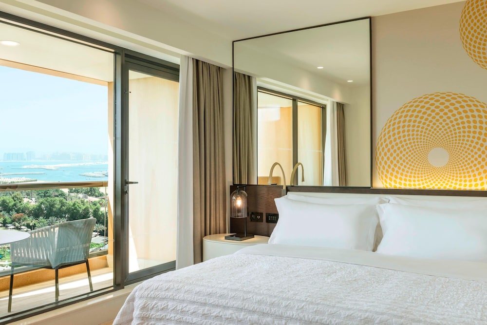 1 Bedroom, Family Suite, King Bed, Sea View, Smoking