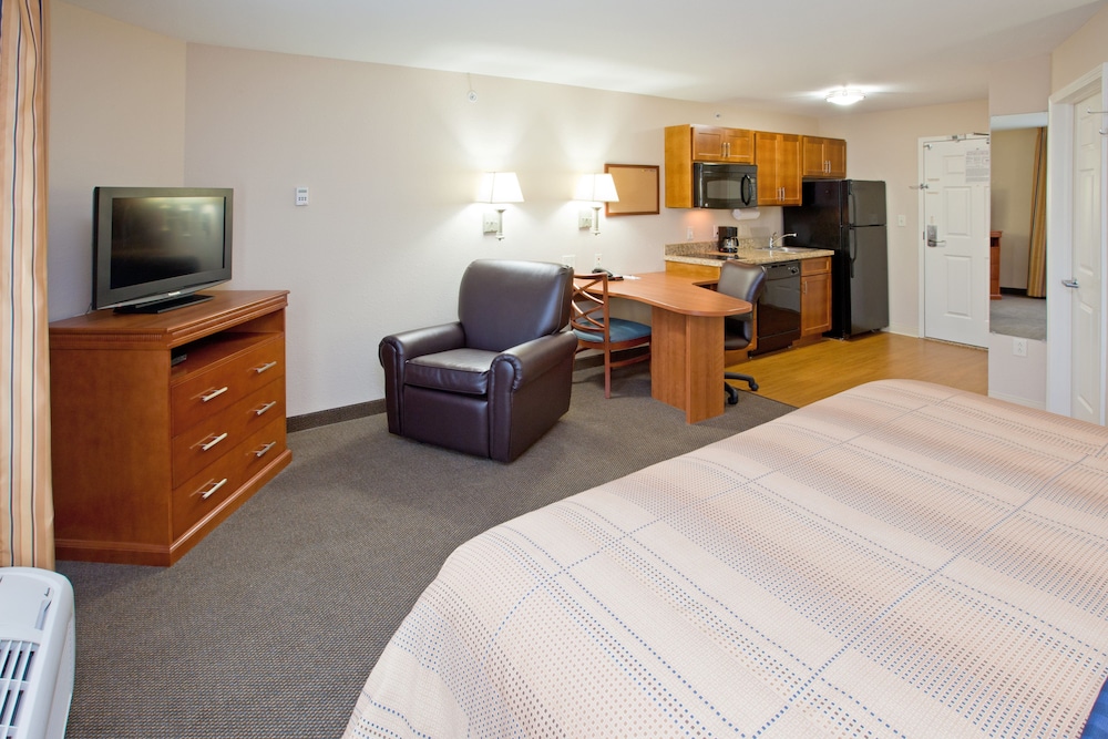 Candlewood Suites Indianapolis East 10/52