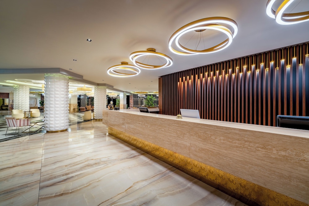 Royal Garden Beach Hotel 5/45