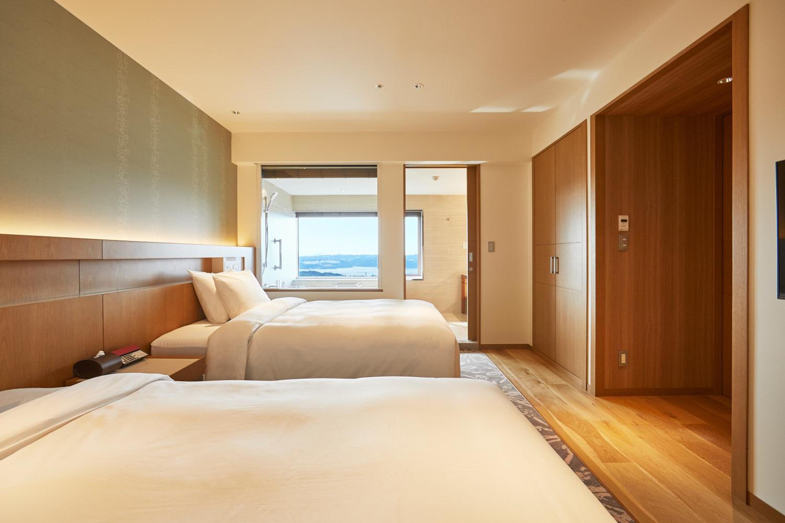 Ambassador, Suite, Queen Bed